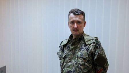 Стрелков объяснил, что нужно делать со сдавшимися в плен украинскими военны ...