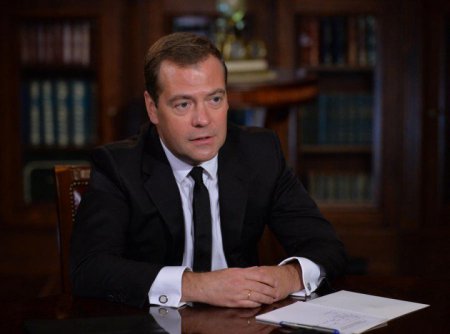 Дмитрий Медведев: Использовавший против своих же граждан танки Киев должен  ...