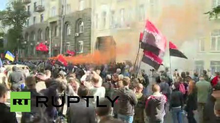 «Правый сектор» провёл акцию протеста у здания администрации президента Укр ...