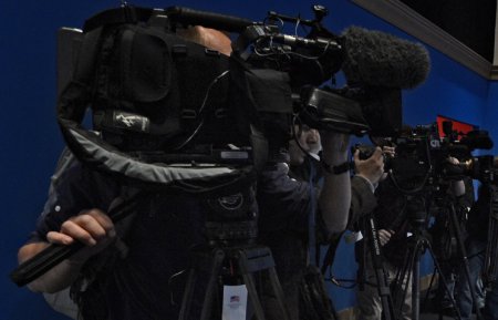 Опрос: доверие американцев к новостным СМИ упало до исторического минимума