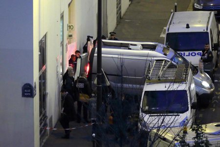 Один из продозреваемых в террористической атаке в Париже сдался полиции