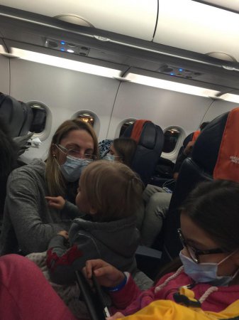 Рейс «Аэрофлота» 4 часа простоял на спецстоянке из-за подозрения на Эболу у ...