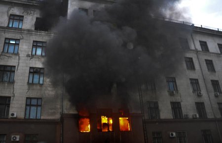 Украинская комиссия: Одесситы в Доме профсоюзов сгорели из-за порыва ветра