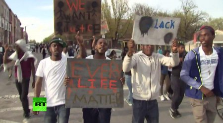 В Балтиморе не утихают протесты против полицейской жестокости из-за гибели  ...