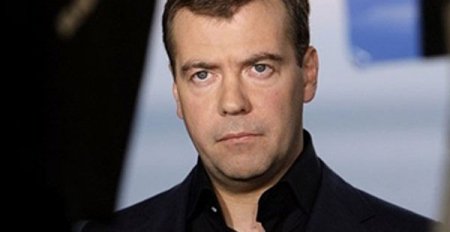 Медведев: Если Киев откажется платить по долгам, мы займём максимально жёст ...