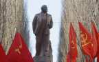 Экстремисты «Правого сектора» уничтожили памятник Ленину в Славянске