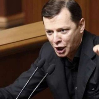 Олег Ляшко силой заставил Порошенко петь гимн в Раде