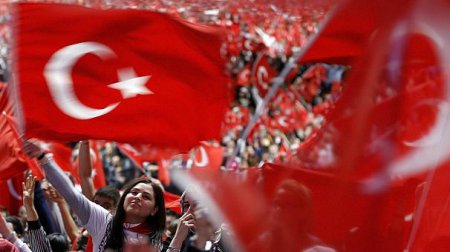 Турция: на досрочных парламентских выборах побеждает Партия справедливости  ...