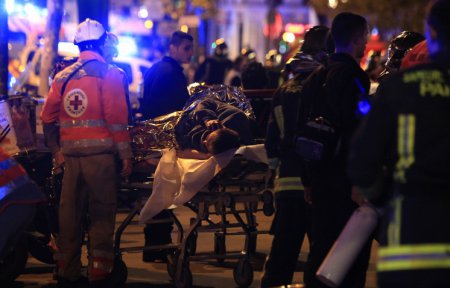 Теракты во Франции: Олланд ввел чрезвычайное положение