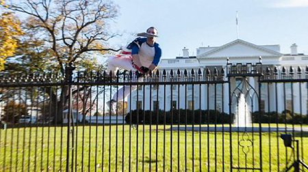 США: хулиган перелез через ограду Белого Дома