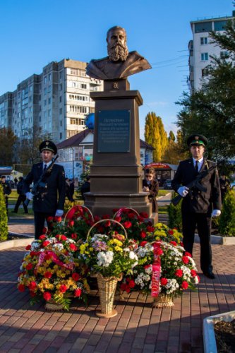В Черкесске открыли памятник приставу Эльбрусского военного округа генералу ...