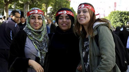 Тунис празднует пятую годовщину “жасминовой революции”