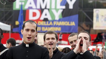 Италия: многотысячная демонстрация против однополых браков