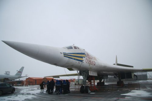 ВКС России получили модернизированный стратегический бомбардировщик Ту-160