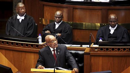 ЮАР: оппозиция попыталась сорвать речь президента Зумы, призывая к его отст ...