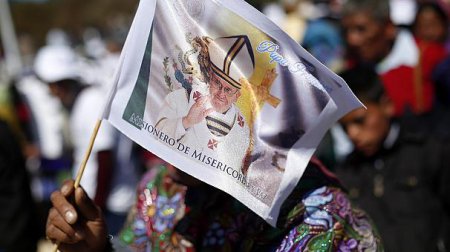 Папа Франциск призвал “попросить прощения” у коренных народов за политику исключения