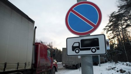 Россия задержала почти 200 украинских грузовиков