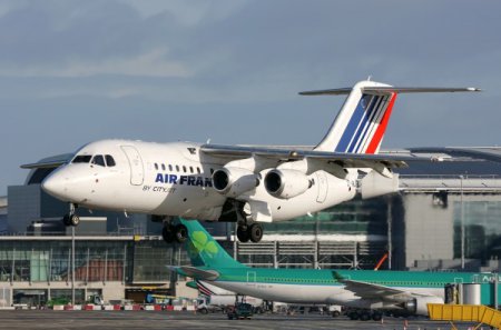 В Италии взлет самолета Air France прервали из-за возгорания двигателя
