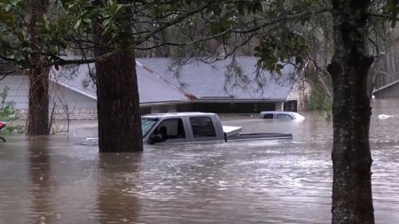 Рекордные осадки привели к наводнению в семи американских штатах