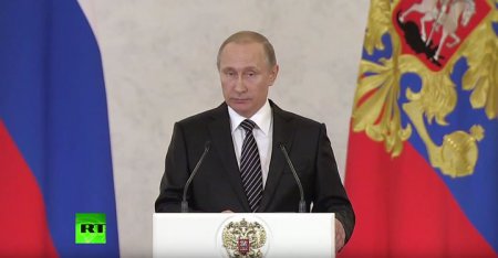 Владимир Путин вручает награды отличившимся в Сирии военнослужащим России