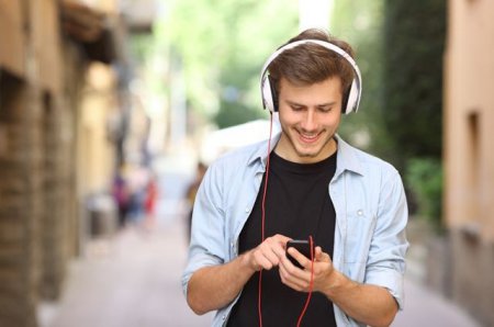В США стриминговое прослушивание музыки стало более прибыльным, чем скачивание