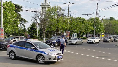 Власти просят крымчан не ездить на Украину из-за радикалов на границе