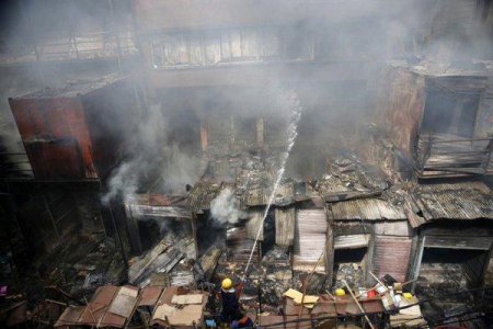 Пожар и взрывы в индийском храме: более 100 погибших