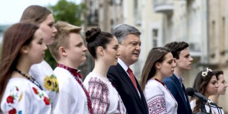 Порошенко назвал Украину передовым защитником Европы от варварства и тирании