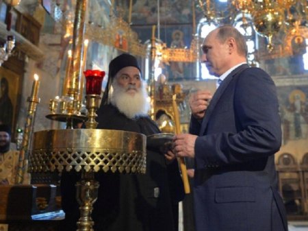 Демонстрация восхищения: Владимир Путин на византийском троне