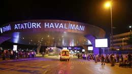 Теракт в аэропорту Стамбула: 36 человек погибли, более сотни ранены