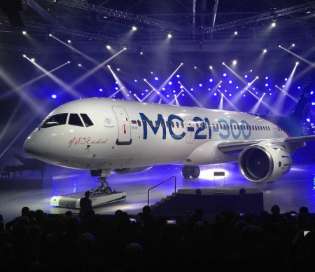 «На Иркутском авиазаводе состоялась презентация первого самолёта МС-21» Ави ...