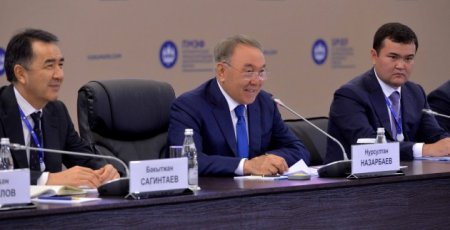 Назарбаев: «Мы построили свою часть дороги на Китай, очередь за Россией»