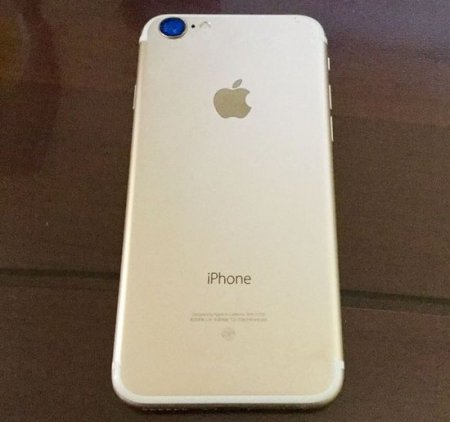 В Сети появилось новое фото iPhone 7 в «золоте»