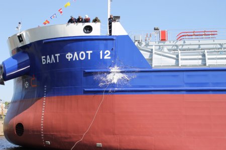 «Завод «Красное Сормово» передал заказчику танкер «Балт Флот 12»» Судостроение и судоходство