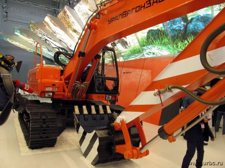 «Уралвагонзавод представил новейший экскаватор ЭО-41211А массой 23 тонны» Производство