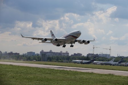 «Новый самолет Ил-96-300 передан СЛО 