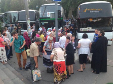 В Запорожье искали бомбу в автобусах, в которых верующие поехали на крестный ход
