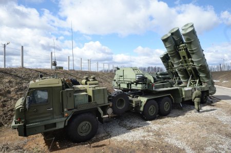 «Зенитный ракетный полк в Крыму получил на вооружение С-400 