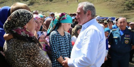 Неверов встретился с погорельцами села Мокок в Дагестане