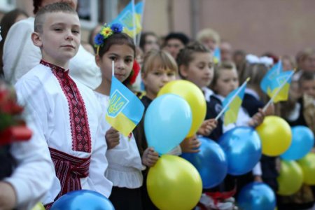 На Украине отменили школьные линейки, назвав «пережитком советского прошлог ...