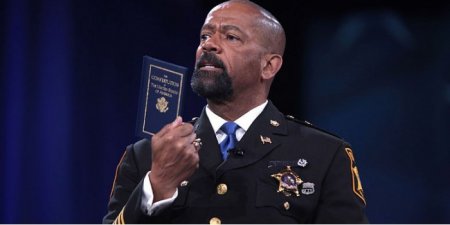 Один из лучших шерифов в США призвал к бунту против властей