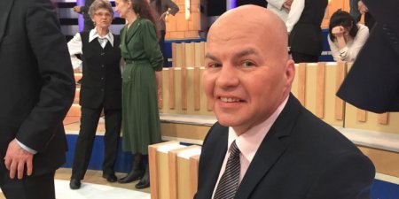 Украинского политолога на "Первом канале" избил создатель ДНР
