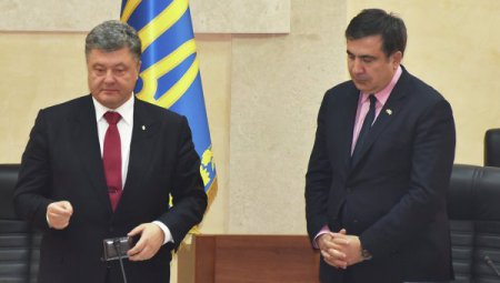 Источник заявил о намерениях Саакашвили уйти в оппозицию Порошенко