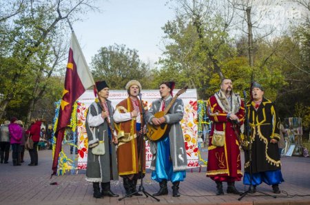 В Запорожье на фестивале украинской культуры продавали булочки «Капец Путину»