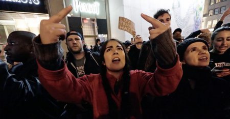 В Нью-Йорке протестуют против избрания Трампа