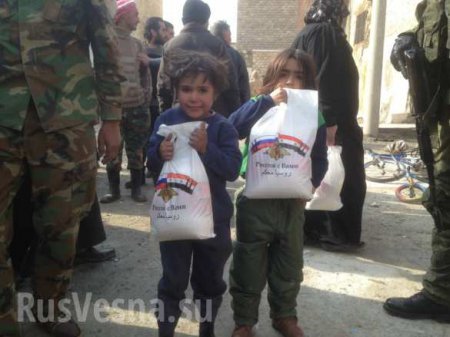 В сети появились кадры с "вежливыми людьми" в окружении сирийских детей