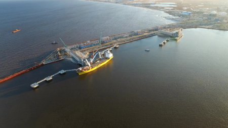 «Введена в эксплуатацию корневая часть ледозащитного сооружения в порту Сабетта» Судостроение и судоходство