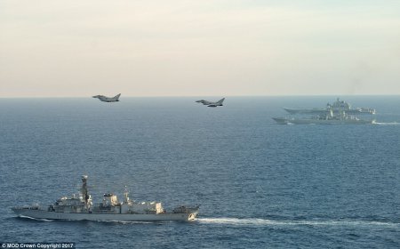 Британские военные показали сопровождение российского "корабля позора"
