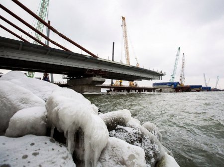 «Строители Крымского моста приступили к монтажу пролётов на морские опоры»  ...