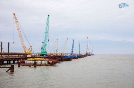«Строители Крымского моста приступили к монтажу пролётов на морские опоры» Транспорт и логистика